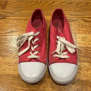 UC women’s air walk cotton upper sneaker size 6